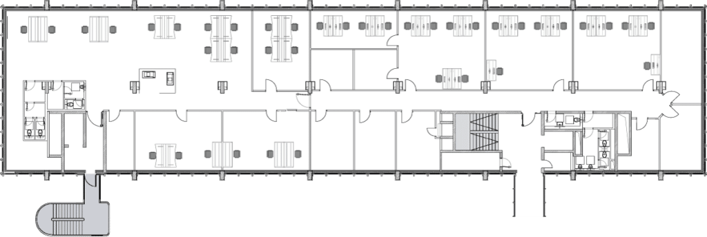 Großflächiger Bürolayout-Grundriss mit Arbeitsplätzen, Besprechungszonen und sanitären Anlagen